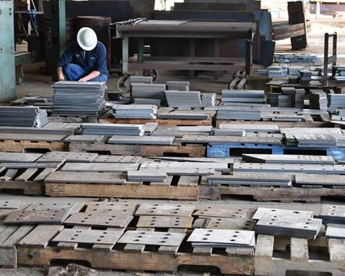 Structural components awaiting assembly in the 澳门足彩app Steel Shop